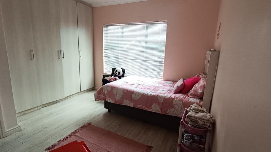 To Let  Bedroom Property for Rent in Pacaltsdorp Western Cape